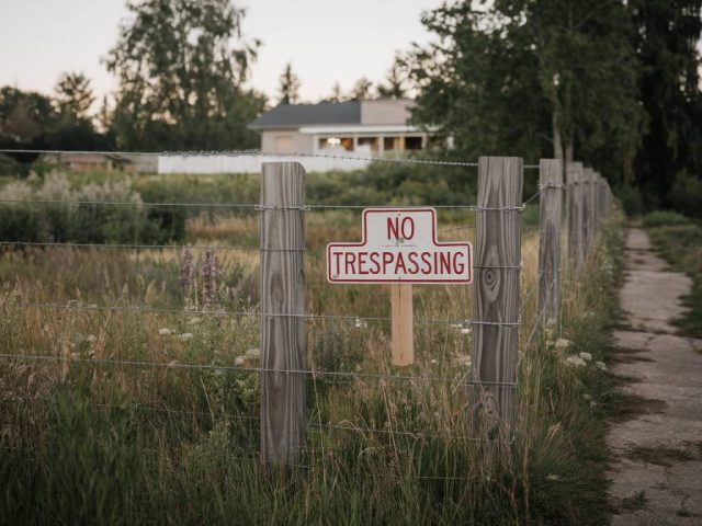 Les règles juridiques autour de l’installation de clôtures en limite de propriété