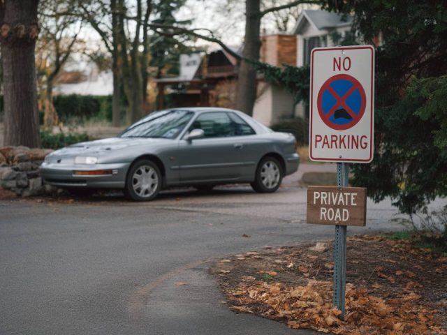 Comment contester un pv pour stationnement abusif sur une voie privée ?